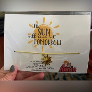 DEALER THEATER LOT 77 Annie Sunshine Wising Bracelets